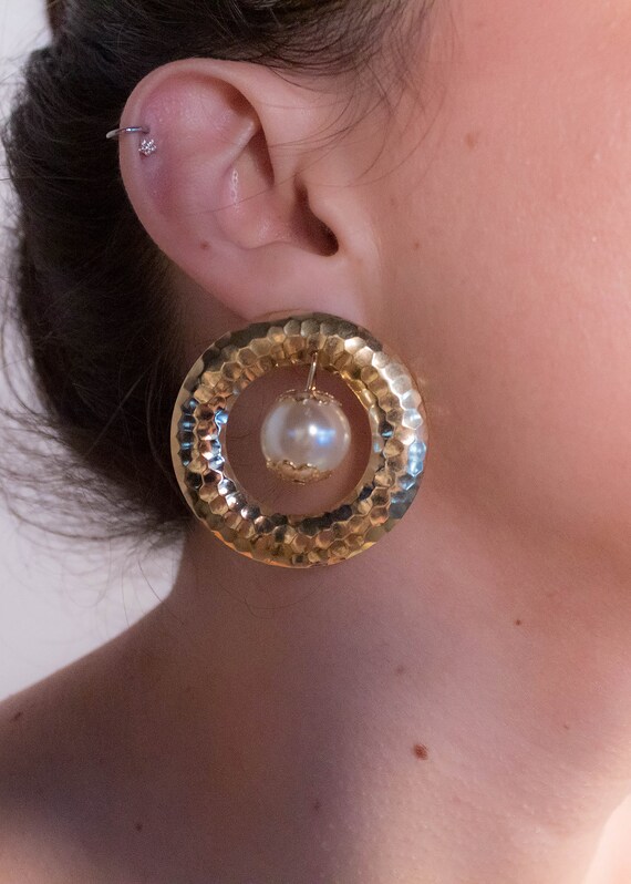 Geometric Hammered Round Pearl Drop Earrings - image 3