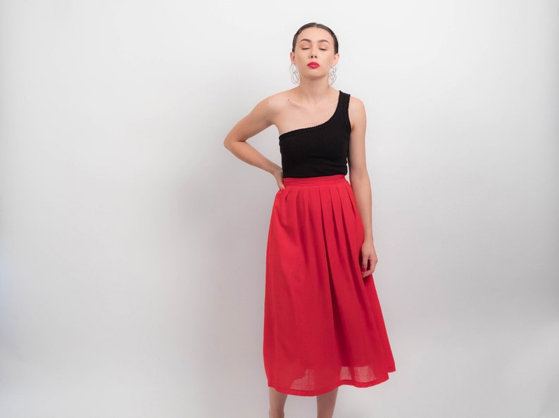 Vintage RED Midi Skirt. 80s High-Waisted Skirt. Vintage 80s Skirt. High-Waisted Pleated Skirt. Full Gathered Skirt. size: 25W / S image 5