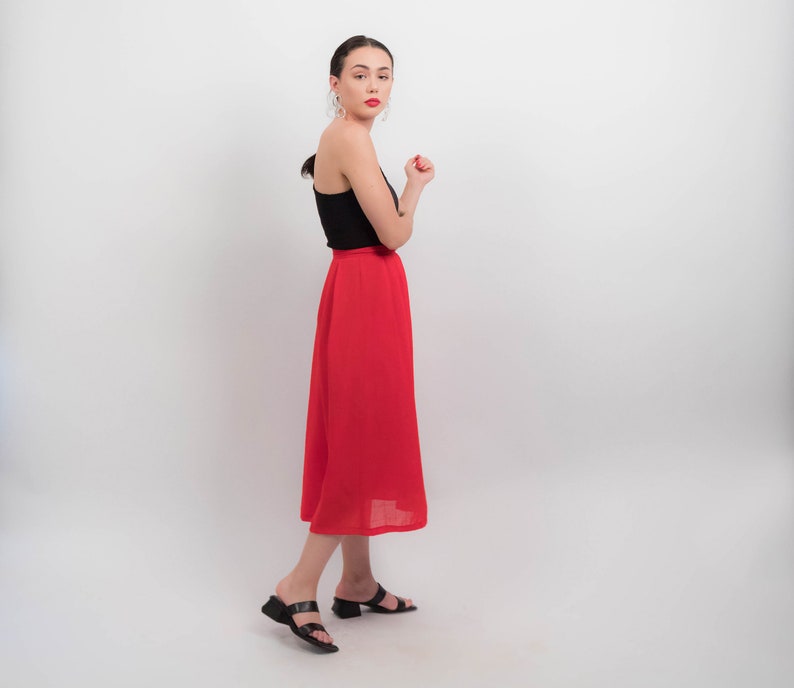 Vintage RED Midi Skirt. 80s High-Waisted Skirt. Vintage 80s Skirt. High-Waisted Pleated Skirt. Full Gathered Skirt. size: 25W / S image 9