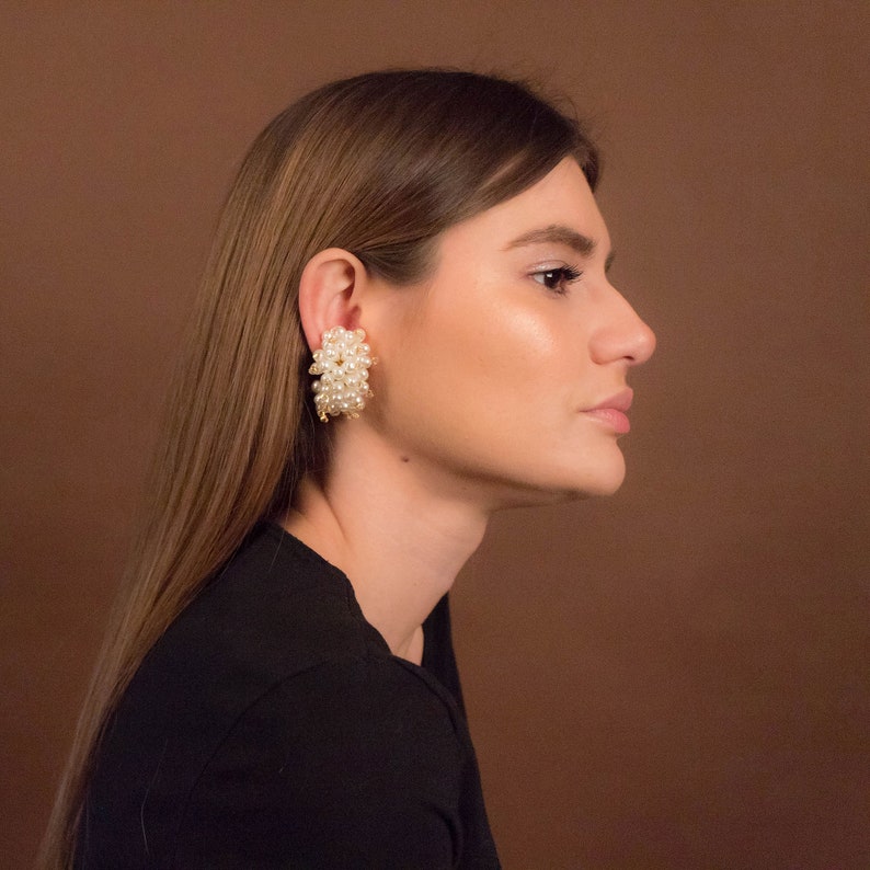 Faux Pearl Earrings Vintage 80s Earrings Cluster Beaded Earrings Bridal Cluster Earrings Clip On Earrings 80s Statement Earrings