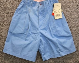 Vintage Levis Bermuda Shorts 10 Blue Pleated High Waisted Casual Vacation Resort