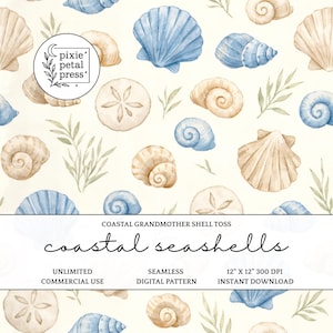 Puede incluir: Patrón de acuarela con conchas marinas en tonos azules y beige, con ramitas verdes sobre un fondo crema. Se muestra el texto "coastal seashells". El diseño es un patrón digital sin costuras, 30,48 cm x 30,48 cm a 300 DPI.