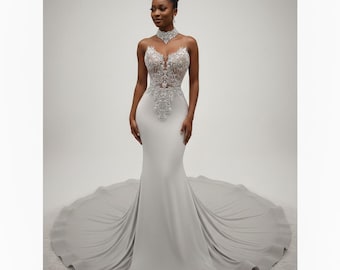 Vestido sereia prateado: corpete de renda ilusão, cauda longa com miçangas
