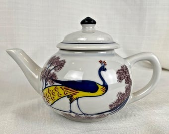 Colonial Williamsburg Chowning’s Tavern Peacock Ceramic Teapot Homer Laughlin