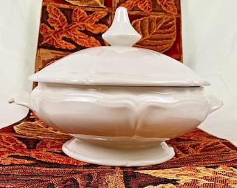 Red-Cliff Heirloom Ironstone 7 1/2” Round Covered Vegetable Bowl Lid USA