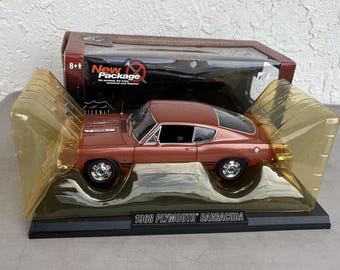Highway 61 Collectibles 1968 Plymouth Barracuda Metal Diecast Car 1:18 Scale b15