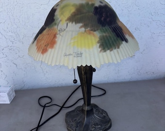Glynda Turley Reverse Hand Painted Tiffany Style grapes & leaf Table Lamp 19"Vtg