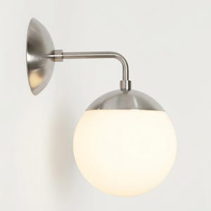 Moderne Glaskugel-Wandleuchte | Handgefertigte Messing Wandleuchte | Bad oder Schlafzimmer Lampe | Minimalistisch