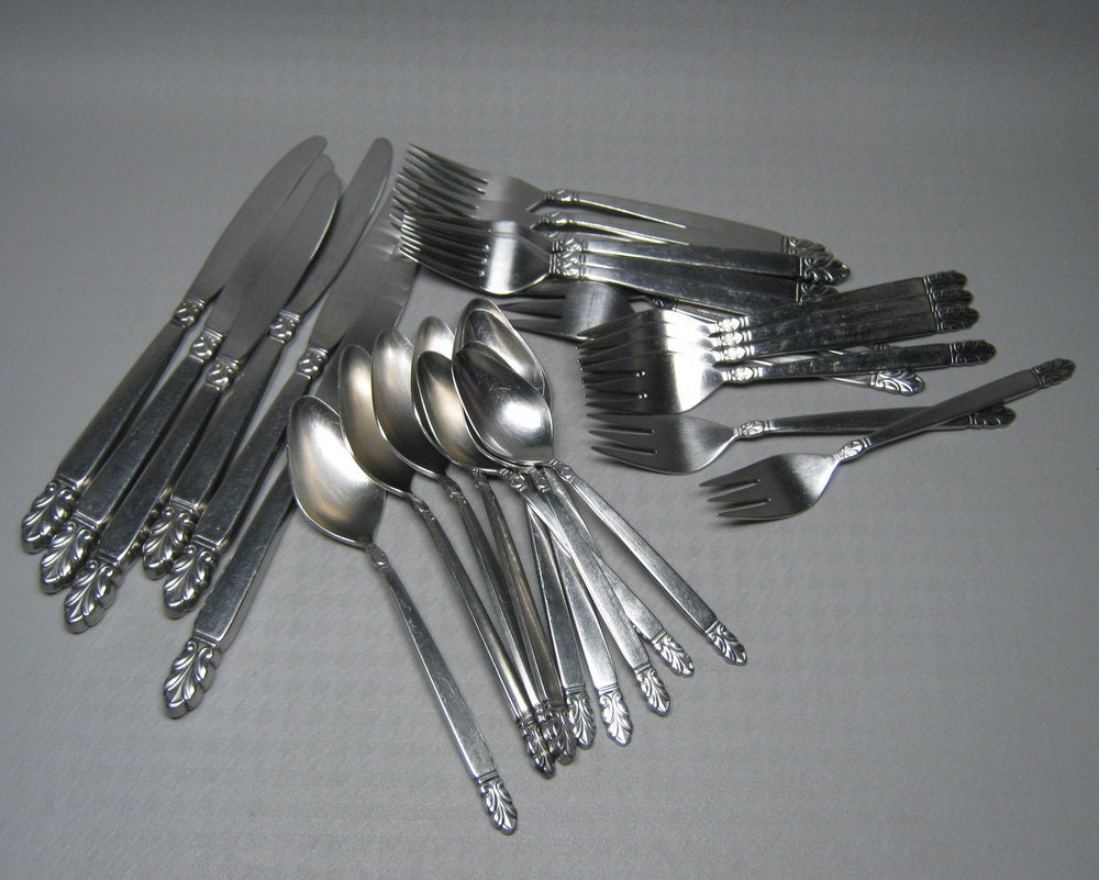 Vintage INTERNATIONAL STAINLESS deluxe flatware in a pattern Etsy
