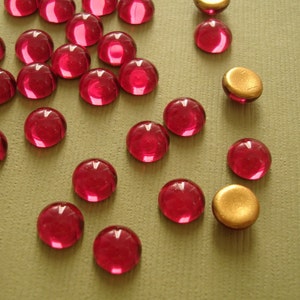 Vintage Glass Cabochon Round Gold Foiled Fuchsia Czech Glass, 7mm. image 1