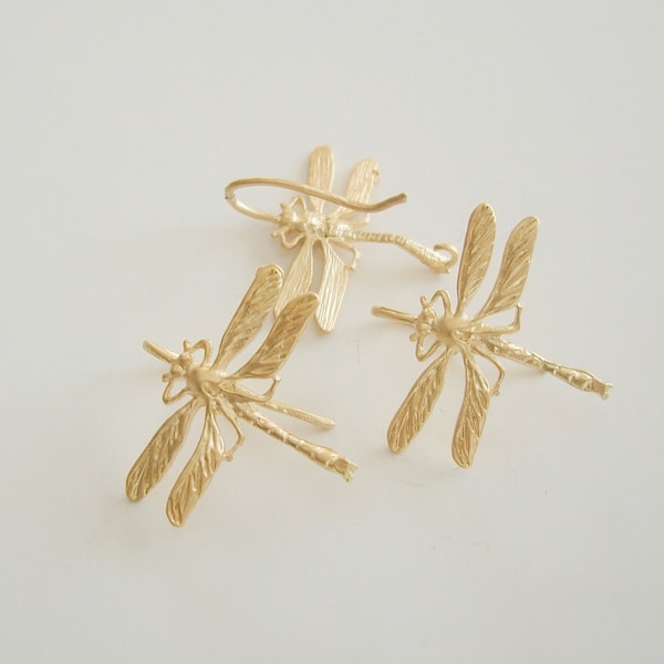 2 Pcs -  Dragonfly Matte Gold Earr Hook  Brass Earrings Jewelry Making  / 25mm x 24mm.