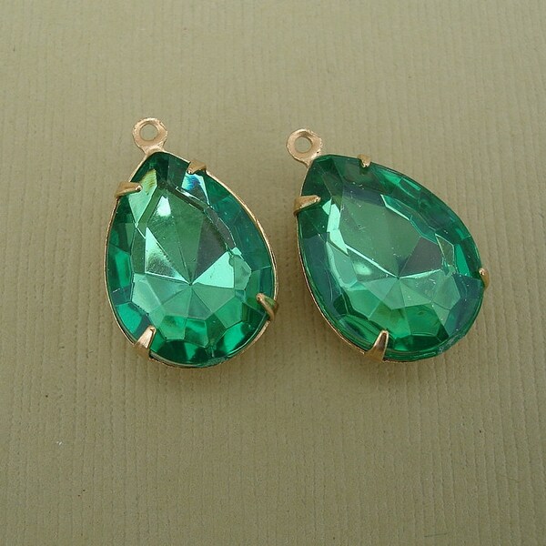 Vintage Faceted Acrylic Green  Teardrop in 1 Loop Brass Setting 18mm x 13mm