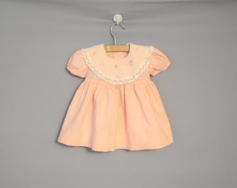 Vestido de bebé vintage de los años 50, hecho a mano, de gasa de algodón rosa - Talla 6 meses