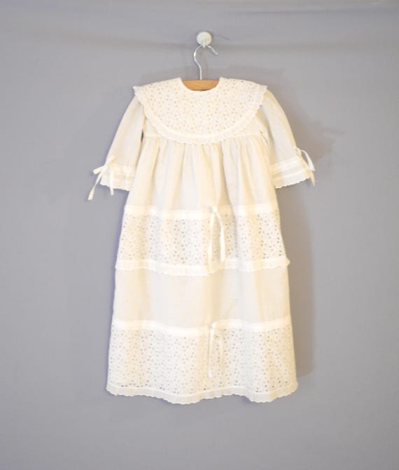 saks white lace dress Saks Fifth Avenue | Dresses | Saks Fifth Avenue Stunning White Dress With Black Lace Overlay Sz 2