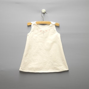 Enagua vintage de los años 30, hecha a mano, para bebé, de algodón blanco bordado, sin mangas, calidad de reliquia - Talla 12 meses