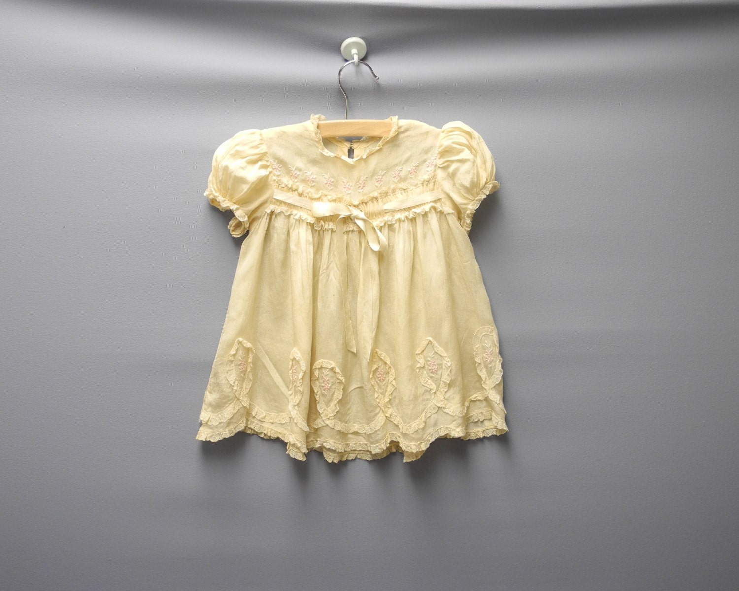 Wholesale Baby Clothes Sequins Flower Kids Clothing High Quality Cute Bow  Little Girl Dress - China Kids Wear and Baby Wear price | Made-in-China.com