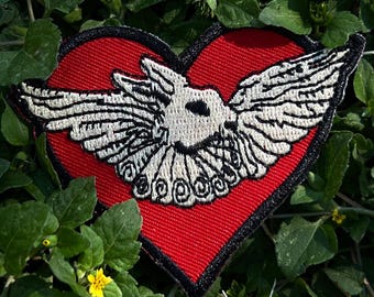 Geborduurde patch met konijnengelhart | Rode opstrijkappliqué