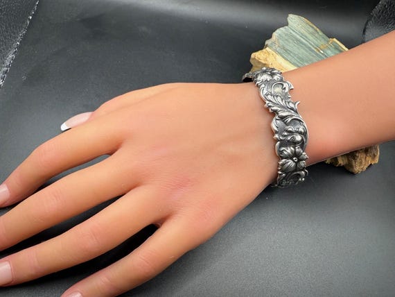 Flower Elegance Argentium Silver Cuff