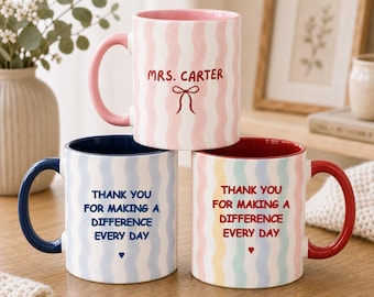 Personalisierte Lehrertasse mit Namen, individuell gestreifte Lehrerkaffeetasse, Geschenk für Lehrer, Schulanfanggeschenk, individuelle Apfeltasse