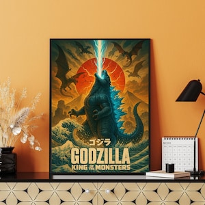 Puede incluir: Un póster enmarcado con Godzilla, el Rey de los Monstruos. La obra de arte muestra a Godzilla emitiendo un rayo de energía azul, con un sol rojo y criaturas voladoras en el fondo. El póster tiene un estilo vintage.