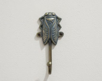 Vintage Cicada Wall Hook – Antique Brass Insect Coat Hanger, Victorian Nature Decor