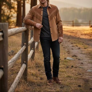 Kurtka męska w stylu western w kolorze camel brown vintage z frędzlami, ręcznie robiona kurtka ze skóry zamszowej w stylu kowbojskim