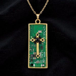 CÓDIGO FUENTE Real Circuit Board Obsidian Necklace hecho con Raspberry Pi