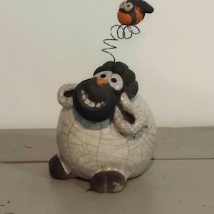Raku-Keramikschaf – handgefertigte Schafskulptur – einzigartiges Dekotier – originelles Geschenk – handgefertigte Keramikfigur