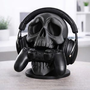 Skull Controller & Headset Stand – Gaming Desk Organizer for Xbox, PS5, PS4, Spooky Gamer Gift