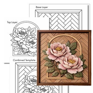 Peut inclure: Une &oelig;uvre d'art murale en bois repr&eacute;sentant deux pivoines roses avec des feuilles vertes, encadr&eacute;e dans un cadre marron. Le fond pr&eacute;sente un motif tiss&eacute;. Trois mod&egrave;les en noir et blanc sont inclus, intitul&eacute;s "Base Layer", "Top Layer" et "Combined Template".