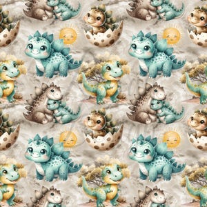 Può includere: Motivo ripetuto con adorabili dinosauri dei cartoni animati in varie pose. I dinosauri sono in tonalità di blu, marrone e giallo, alcuni emergono da uova rotte. Sono inclusi anche un sole sorridente e piccoli alberi.