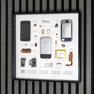 Ingelijste gedemonteerde iPhone 1e generatie (2G) – Tech wanddecoratie | Upcycled kunst | Teardown