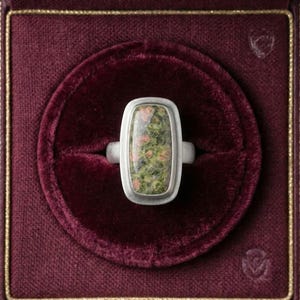 スターリングシルバー製ユナカイトリング、長方形のボヘミアン風ステートメントジュエリー