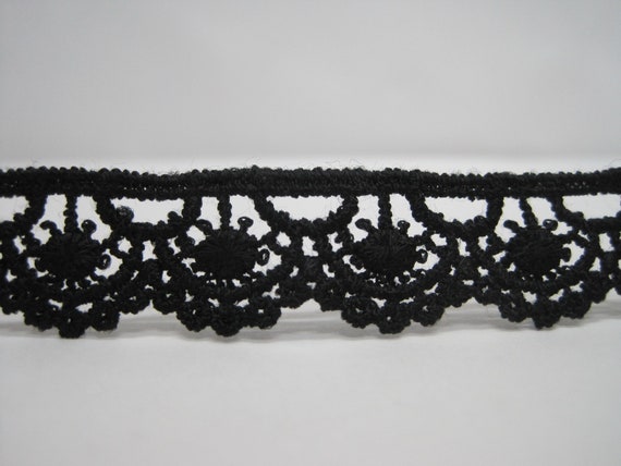 Lace Ribbon: Black & White Lace Ribbon in Bulk