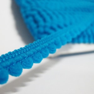 Guarnição de pom pom azul aqua de 5 jardas (tamanho do pom 0,5 cm), guarnição de mini pom pom, guarnição azul, pom pom, guarnições de atacado, azul, lote de acabamento, franja de pom pom azul