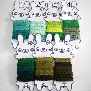 5 jardów zielonego koronkowego kompletu z królikiem