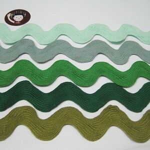 Trimplace Red 1-3//8 Super Jumbo RIC Rac 5 Yards