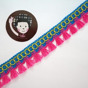 5 jardas de acabamento de borla rosa com trança azul-amarela, acabamento de borla fosca, acabamento rosa, mini borla rosa, franja de borla rosa, mini franja de borla