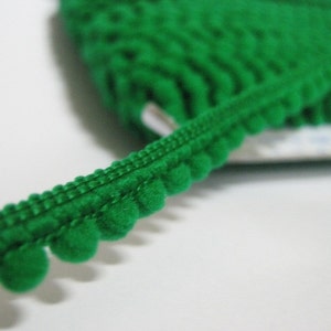 Guarnição de pom pom verde de 5 jardas (tamanho do pom 0,5 cm), guarnição de mini pom pom, guarnição verde, pom pom, guarnições de atacado, verde, lote de acabamento, franja de pom pom verde
