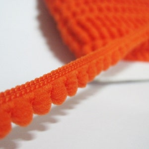 Guarnição de pom pom vermelho laranja de 5 jardas (tamanho do pom 0,5 cm), guarnição de mini pom pom, guarnição laranja, pom pom vermelho, guarnições por atacado, vermelho laranja, lote de acabamento