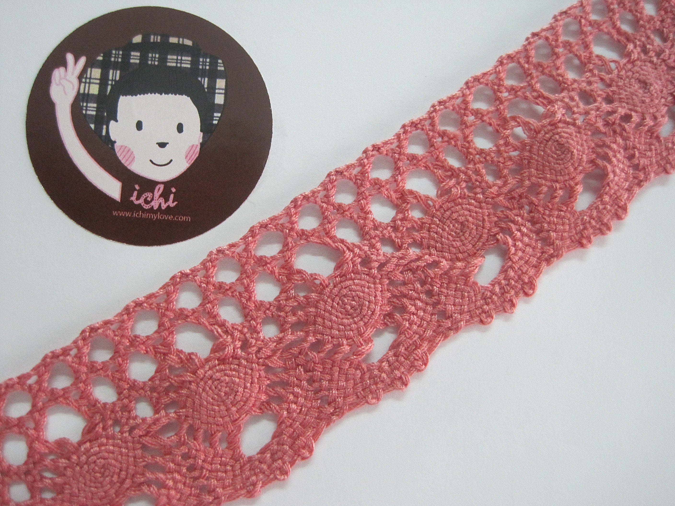 9 1/2 YDS TWO TONE GORGEOUS VINTAGE ECRU SWISS COTTON CLUNY LACE TRIM. 9 1/2 YDS TWO TONE GORGEOUS VINTAGE ECRU SWISS COTTON CLUNY LACE TRIM.