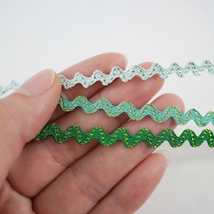 5 yards Green tiny rick rack with Gold Metallic, tiny rick rack, mini rick rack, rick rack trim, metallic rick rack, green rick rack, mint
