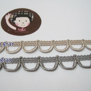 5 mètres de bordure bouclée grise, bordure bouclée, bordure tressée, bordure passepoilée pour boutons, passante pour boutonnage grise, dentelle bouclée, dentelle festonnée grise, bordure tressée grise, gris