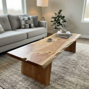 Live Edge Oak Soffbord – Rustikt lantligt mittpunktsbord i återvunnet trä