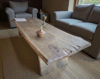 Rustikt lågt soffbord: Vintage Live Edge Farmhouse Decor