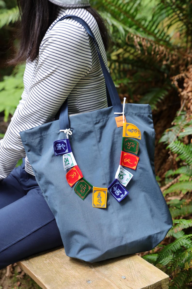 Mini tibetische Gebetsfahne Rucksack-Anhänger, handgefertigte Nepal-Om Mani Padme Hum-Flaggen-Dekoration - Nepal-Souvenir Bild 6