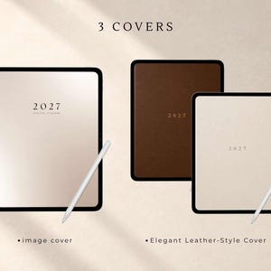Puede incluir: Tres portadas de planificador digital mostradas en pantallas de tableta con un l&aacute;piz &oacute;ptico. El texto 3 COVERS aparece en la parte superior. Una portada es beige claro, otra marr&oacute;n oscuro y otra crema, todas con el a&ntilde;o 2027. Las etiquetas dicen image cover y Elegant Leather-Style Cover.