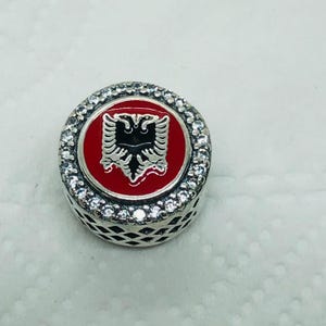 Exklusiv pärlberlock med Republiken Albaniens flagga/Resberlock/Julklappar|Smycken i 925 sterlingsilver|Berlockarmband|Med presentask