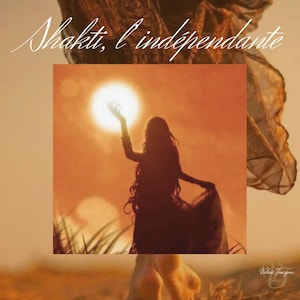 Puede incluir: Imagen artística con la silueta de una persona de pelo largo, extendiendo la mano hacia un sol brillante. El fondo es de un tono naranja cálido, con el texto "Shakti, l'indépendante" en escritura elegante.