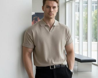 Polo en tricot minimaliste pour homme : haut estival moderne à manches courtes, t-shirt décontracté doux et respirant, chemise pour homme abricot et noire